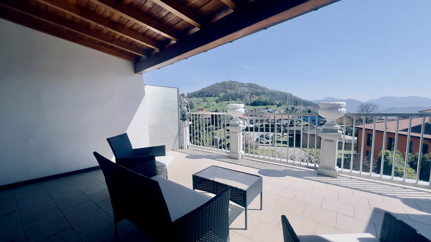 Historic Guesthouse of 13.5 Rooms with Restaurant in Novaggio - Photo 6 of 9