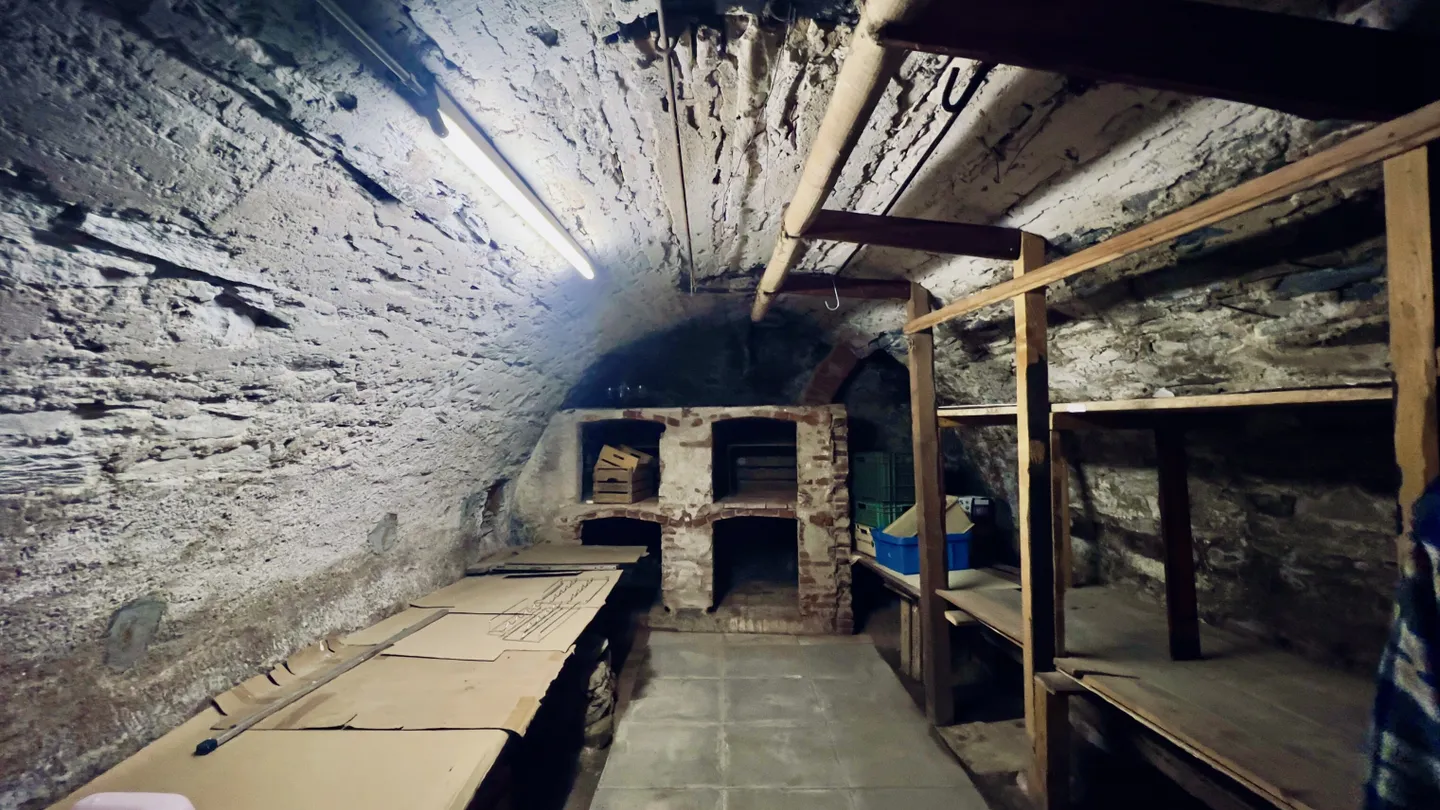 Historic Guesthouse of 13.5 Rooms with Restaurant in Novaggio - Photo 9 of 9