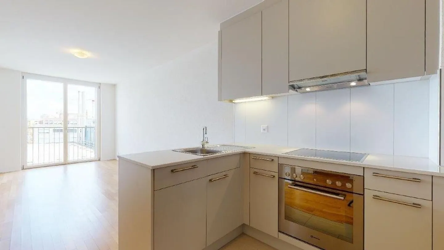 Modern apartment with seating area - Photo 3 of 6