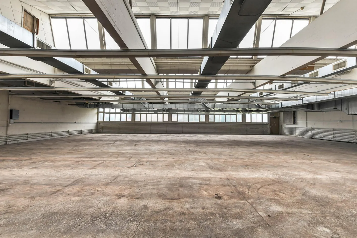 Hall de production et commercial spacieux à louer - Photo 2 sur 12