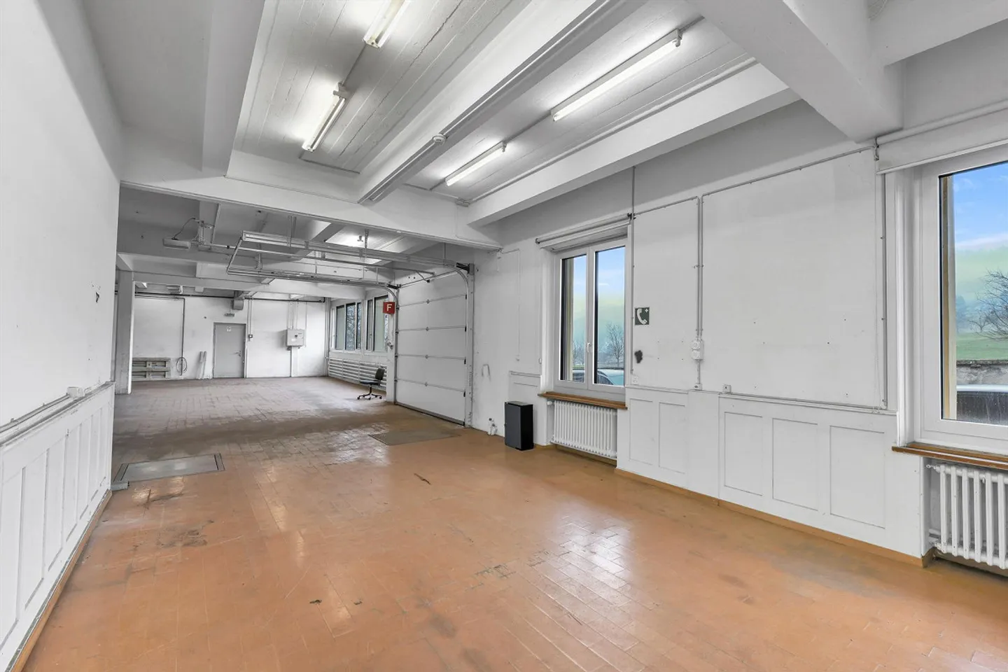 Hall de production et commercial spacieux à louer - Photo 3 sur 12
