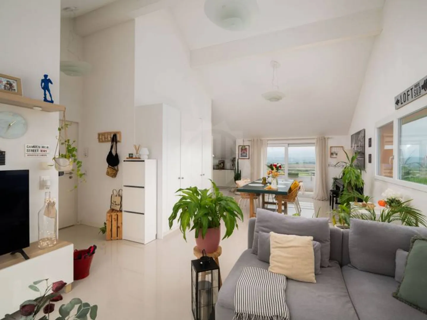 Recent Apartment - Villars-Ste-Croix - Photo 2 of 12