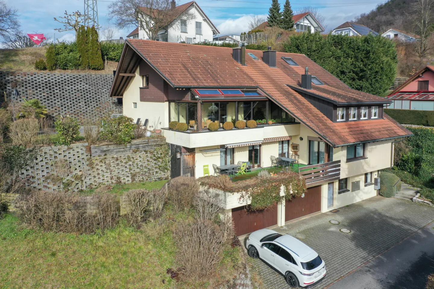 Ampio appartamento con terrazza e studio separato - Foto 4 di 15