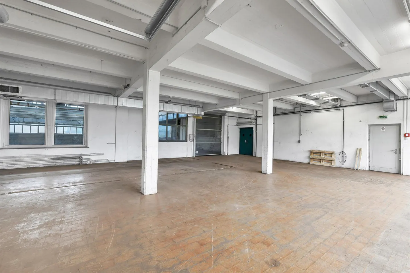 Hall de production et commercial spacieux à louer - Photo 8 sur 12
