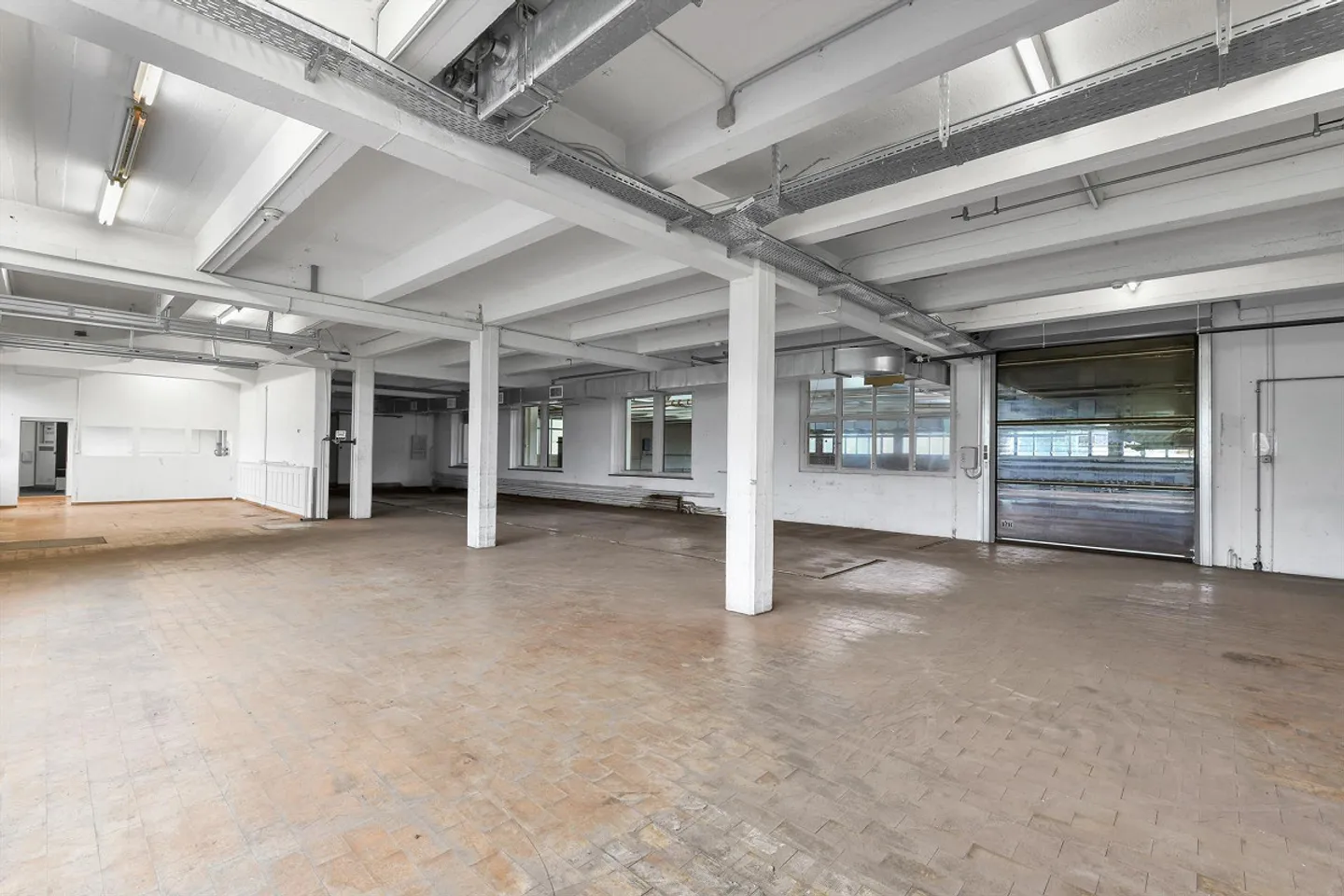 Hall de production et commercial spacieux à louer - Photo 9 sur 12