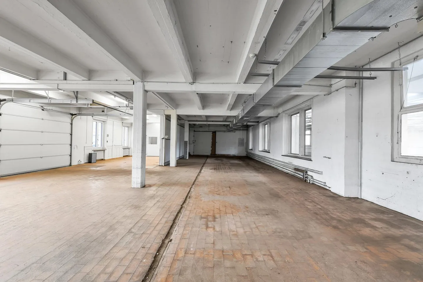Hall de production et commercial spacieux à louer - Photo 10 sur 12
