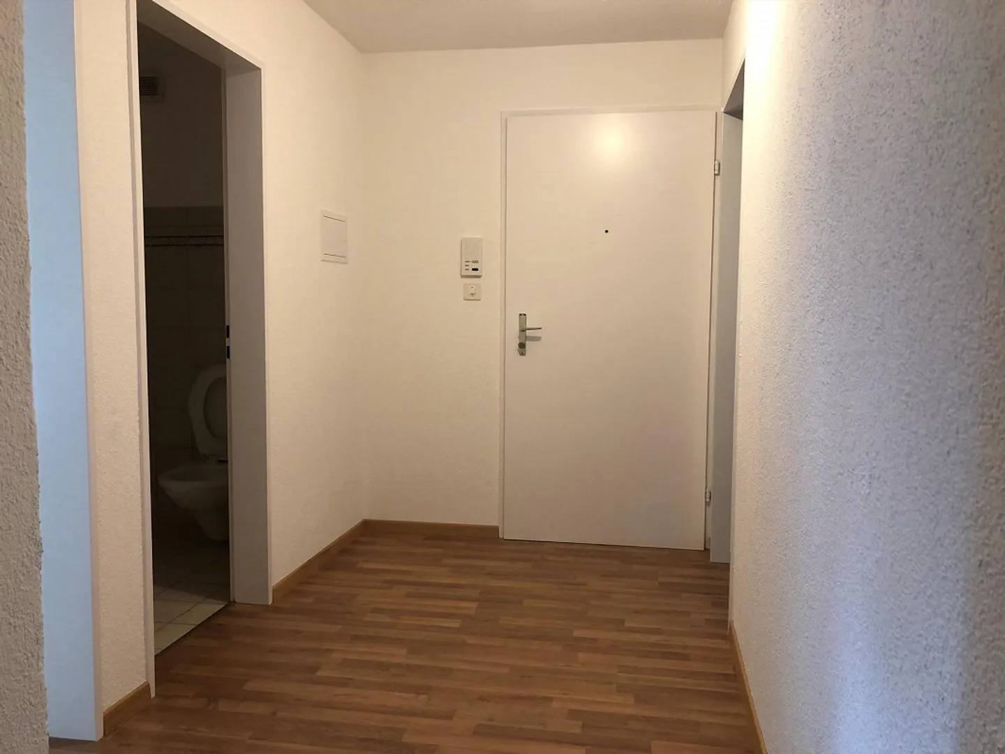 günstige, renovierte 4.5 Zimmerwohnung - Foto 4 von 7