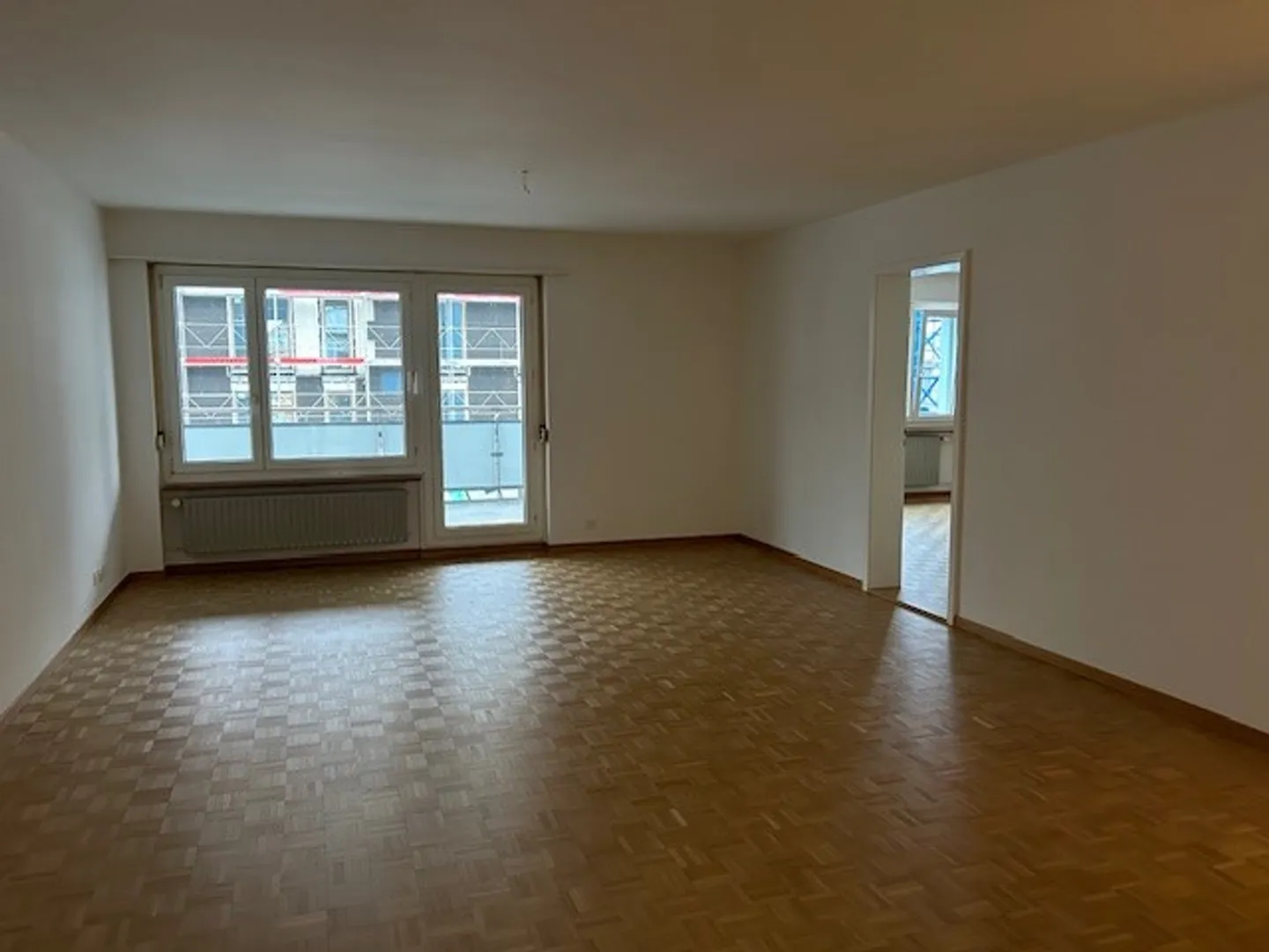 Cozy 3.5-room apartment directly at the train station - Photo 3 of 9