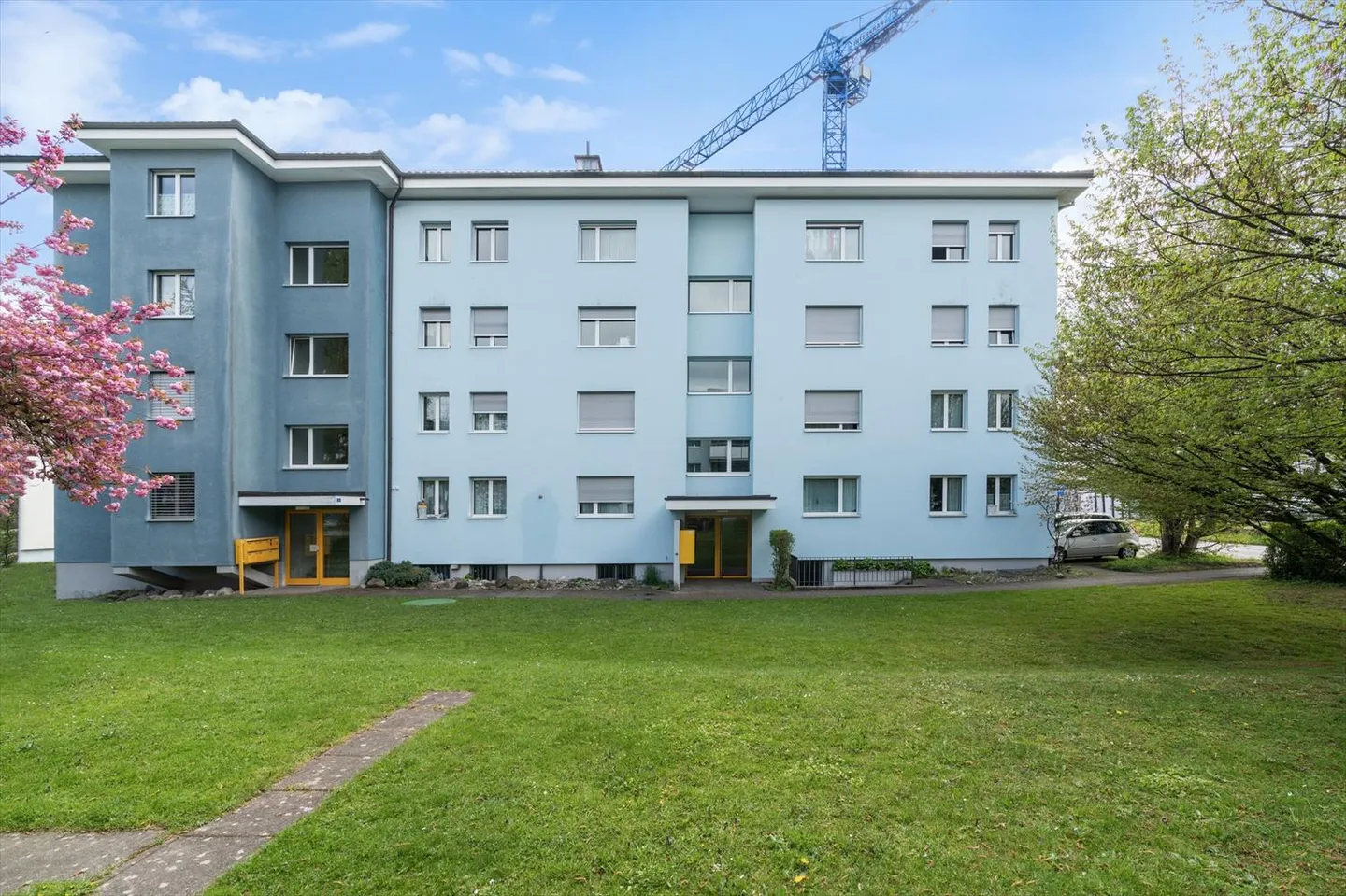 Cozy 3.5-room apartment directly at the train station - Photo 2 of 9