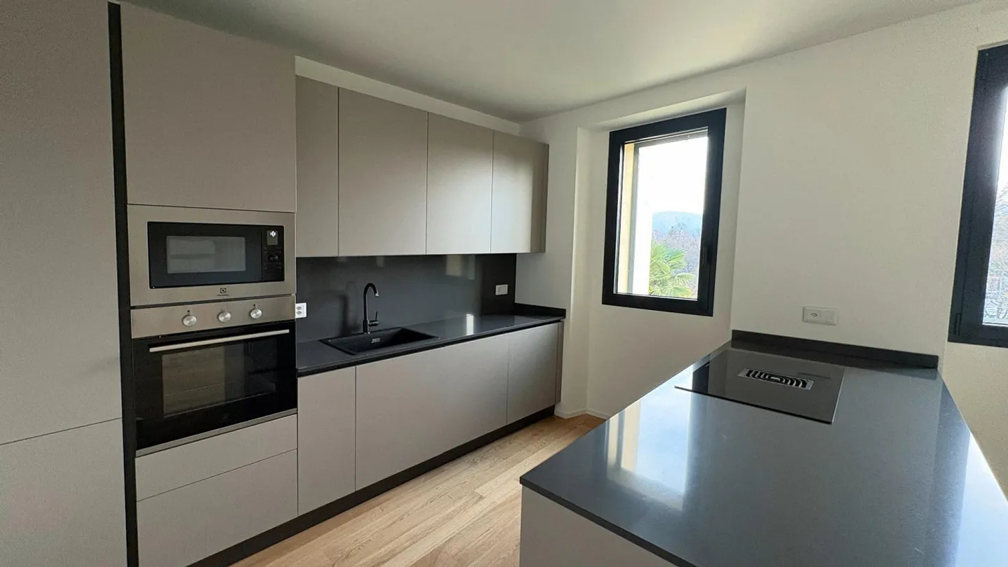 Bellissimo appartamento di 3,5 locali ristrutturato con giardino privato - Foto 7 di 11