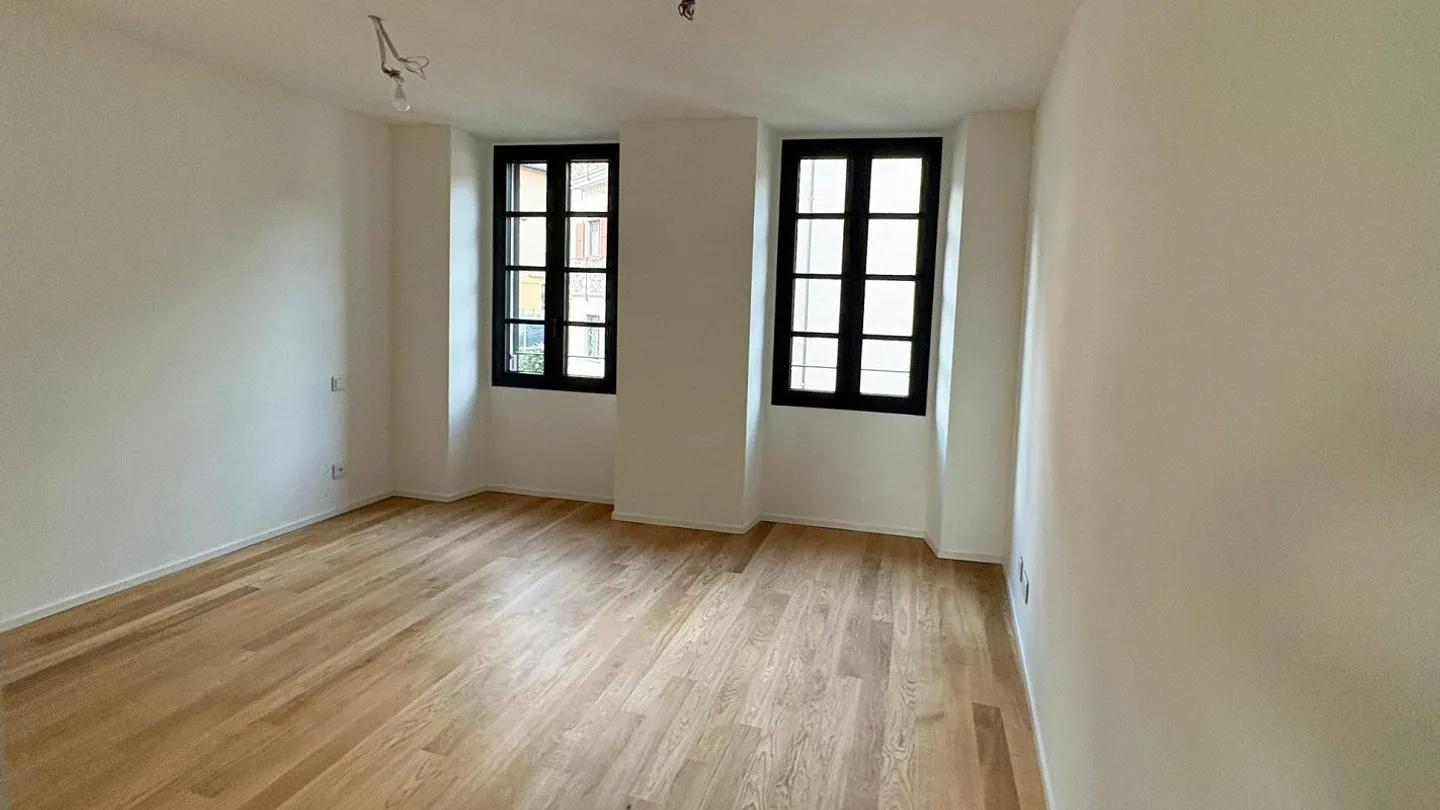 Bellissimo appartamento di 3,5 locali ristrutturato con giardino privato - Foto 8 di 11