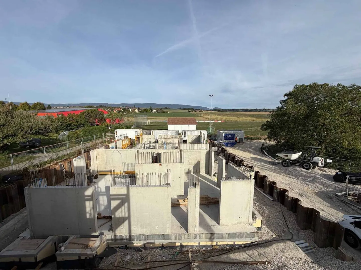 The work is progressing: 4.5-room attic with 12m² balcony - Photo 1 of 9