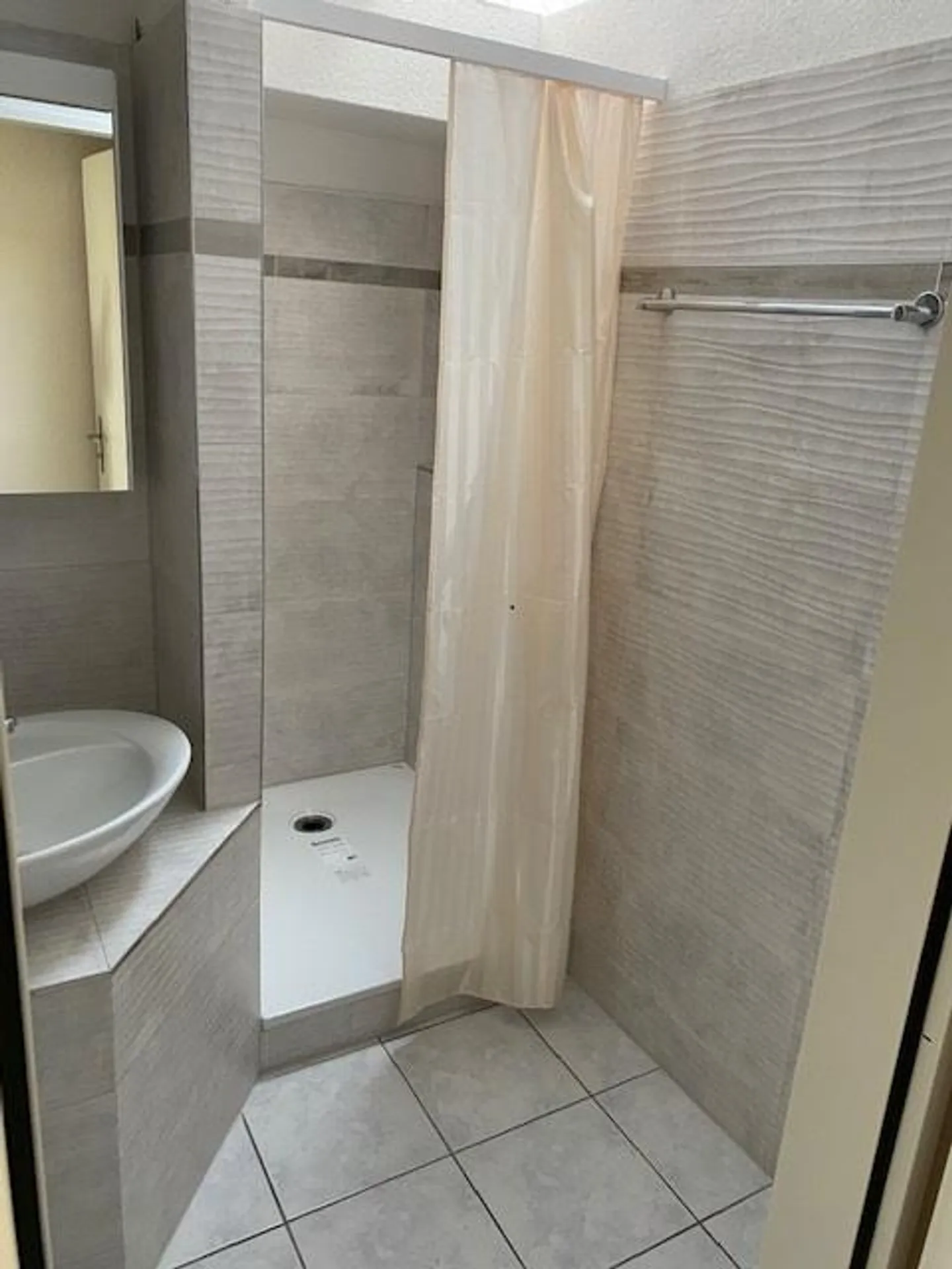 Room in a Shared Apartment - Photo 2 of 6