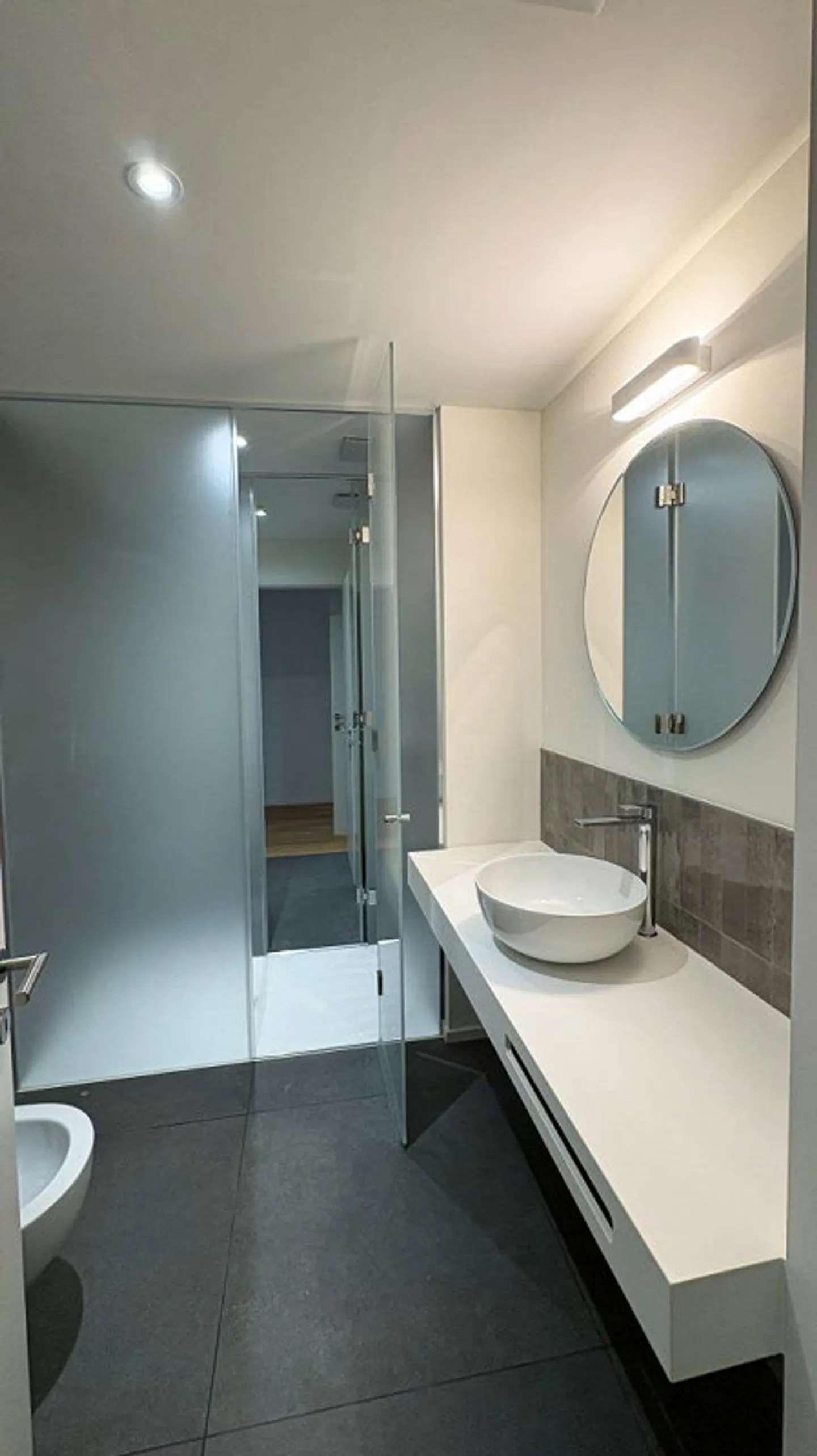 Bellissimo appartamento di 3,5 locali ristrutturato con giardino privato - Foto 9 di 11
