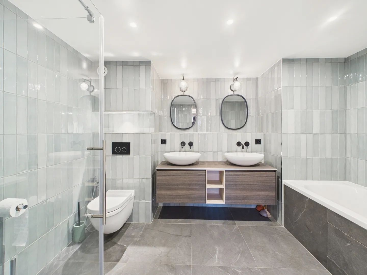 Bright and renovated duplex with lake view in the Nyon region - Photo 7 of 11