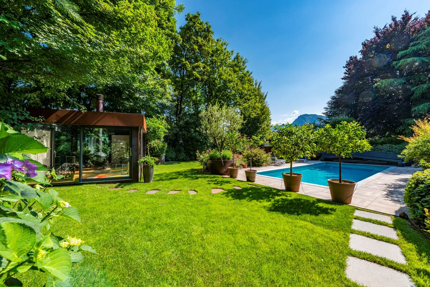 Villa for sale - Photo 2 of 19
