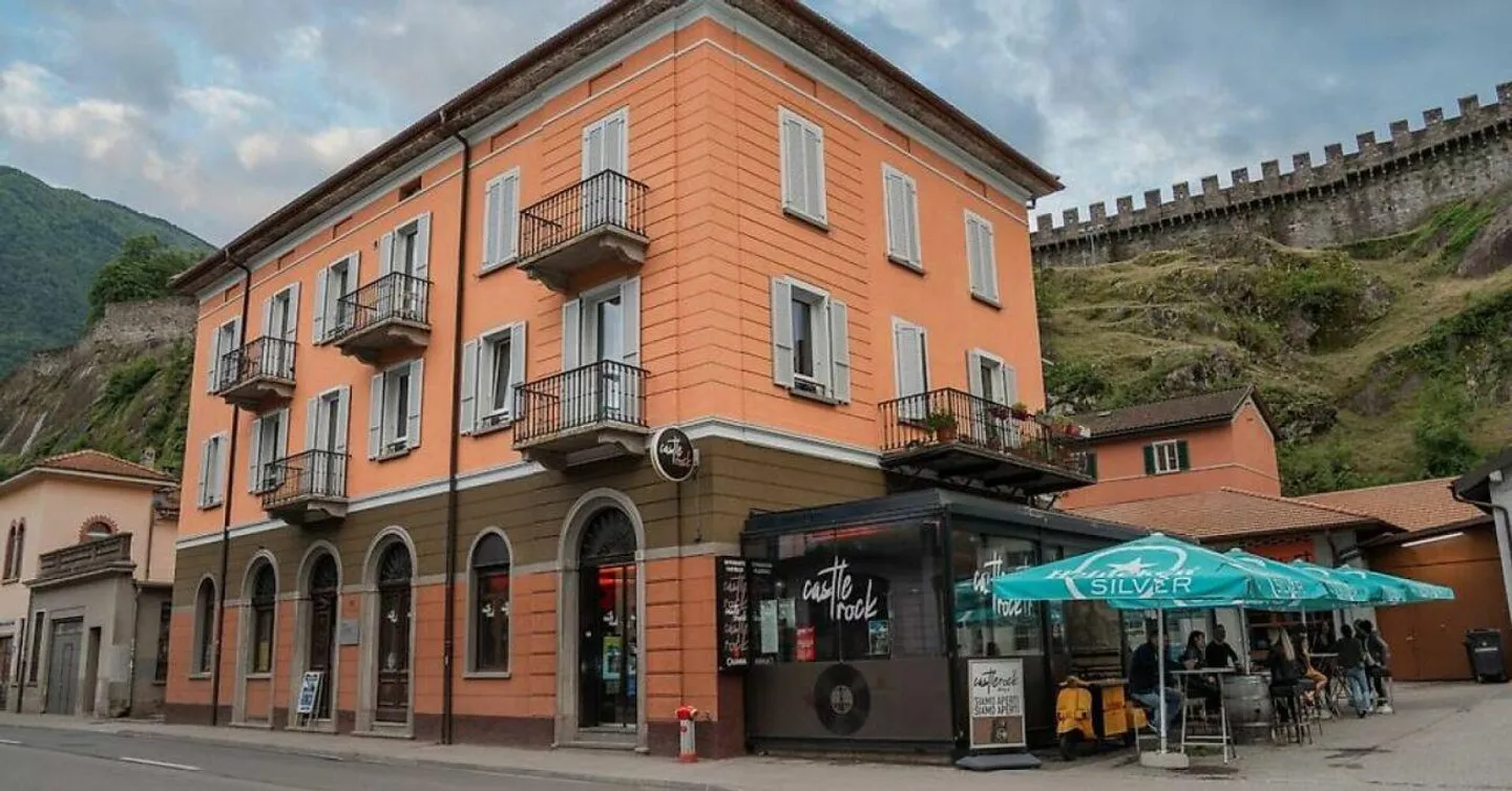 GRANDE APPARTAMENTO DI 4.5 LOCALI - Foto 1 di 6