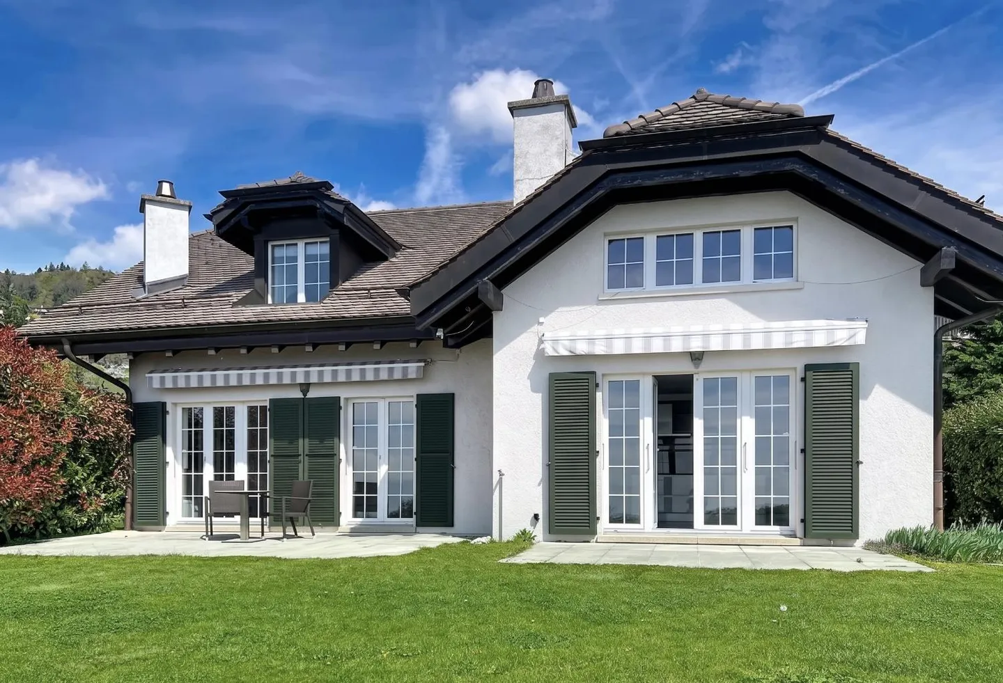 Beeindruckende Villa mit Seeblick - Foto 1 von 11