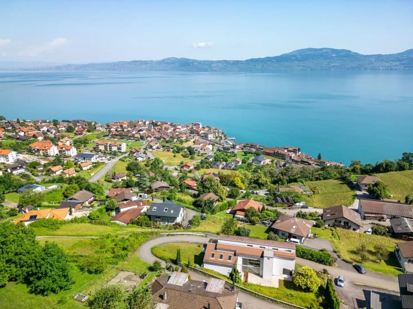 Luxuriöse Architektenvilla mit atemberaubendem 180° Blick auf den Genfersee! - Foto 2 von 13