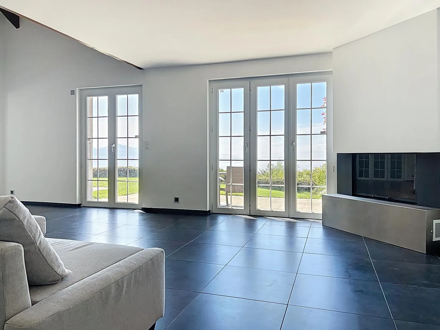 Beeindruckende Villa mit Seeblick - Foto 4 von 11
