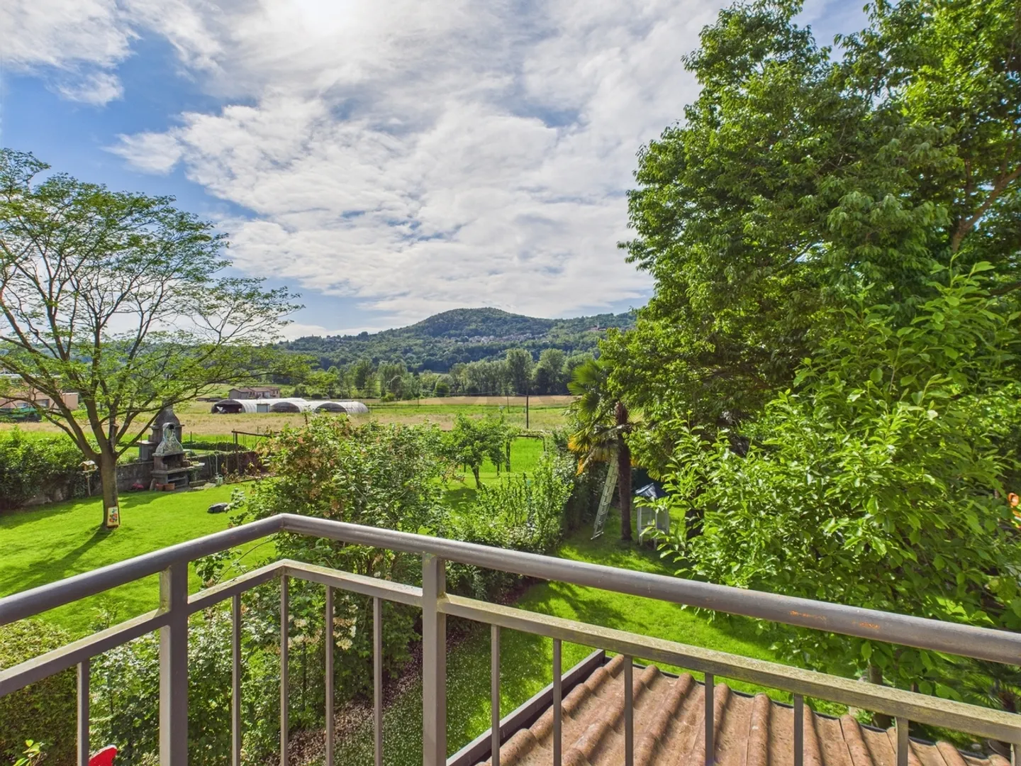 Tranquillità e natura:  splendida villetta  con grande giardino - Foto 11 di 13