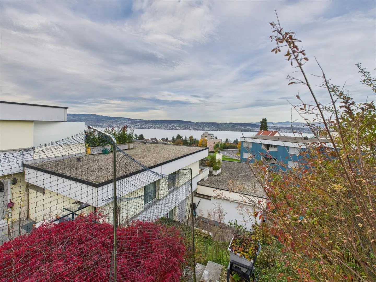 Dreamlike 3.5-Room Terrace Apartment with Lake Zurich View in Wädenswil - Photo 10 of 12