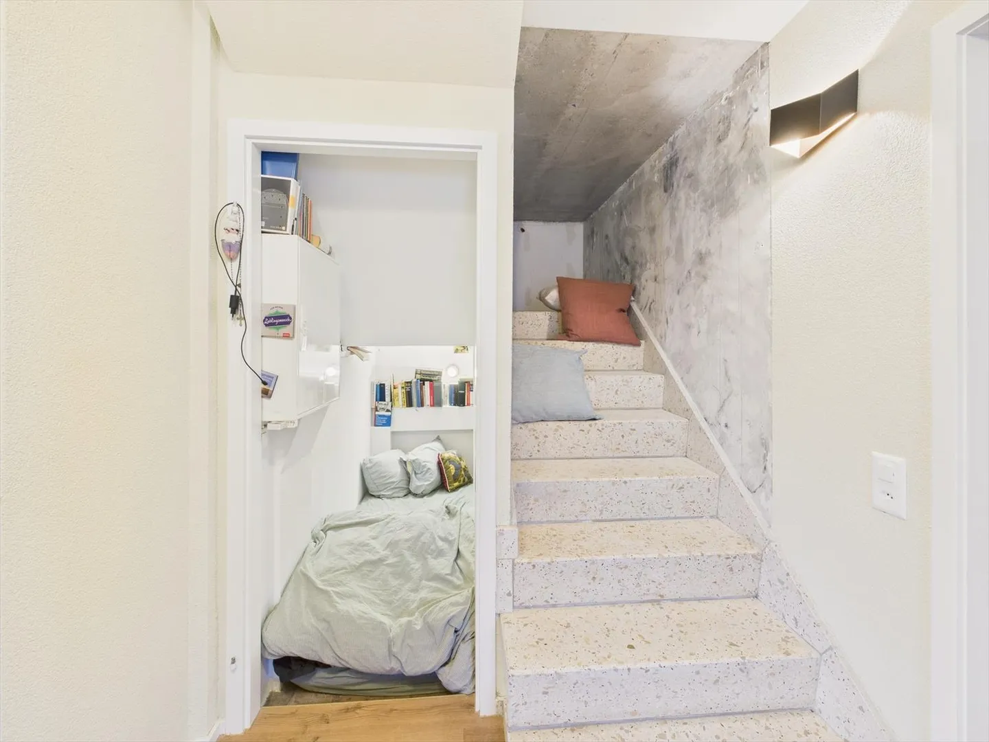 Dreamlike 3.5-Room Terrace Apartment with Lake Zurich View in Wädenswil - Photo 7 of 12