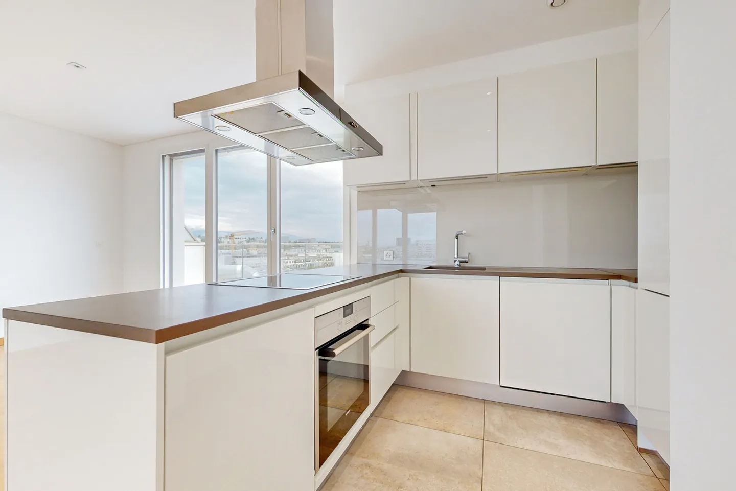 Living in a Maisonette Apartment in the Heart of Servette! - Photo 2 of 7