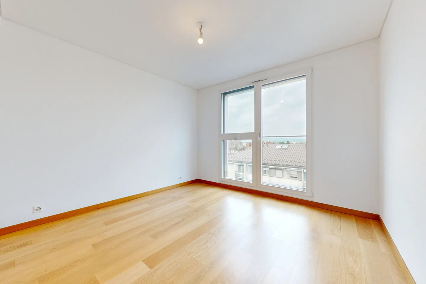 Living in a Maisonette Apartment in the Heart of Servette! - Photo 3 of 7