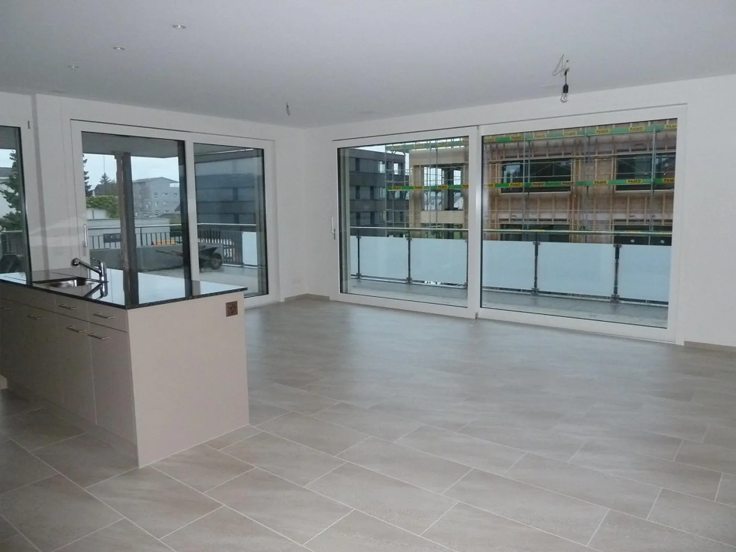 Moderne 4.5 Zi-Wohnung mit Traumbalkon - Photo 5 sur 8