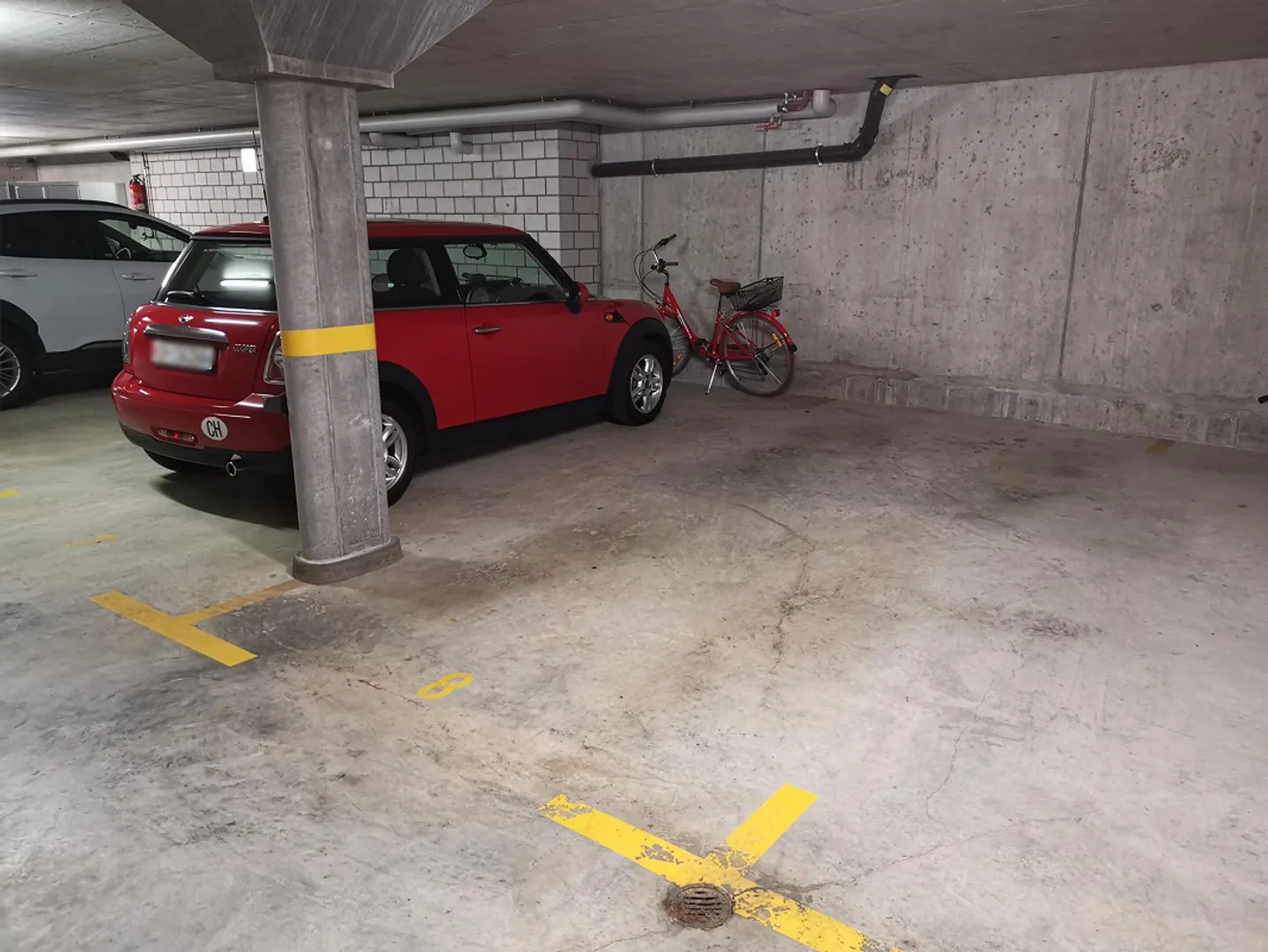 Place de parking dans un garage souterrain à louer dans un emplacement central - Photo 1 sur 3
