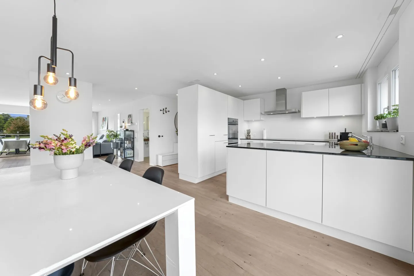 Vivre généreusement avec vue sur le Säntis - appartement moderne de 4,5 pièces à Herisau - Photo 5 sur 26