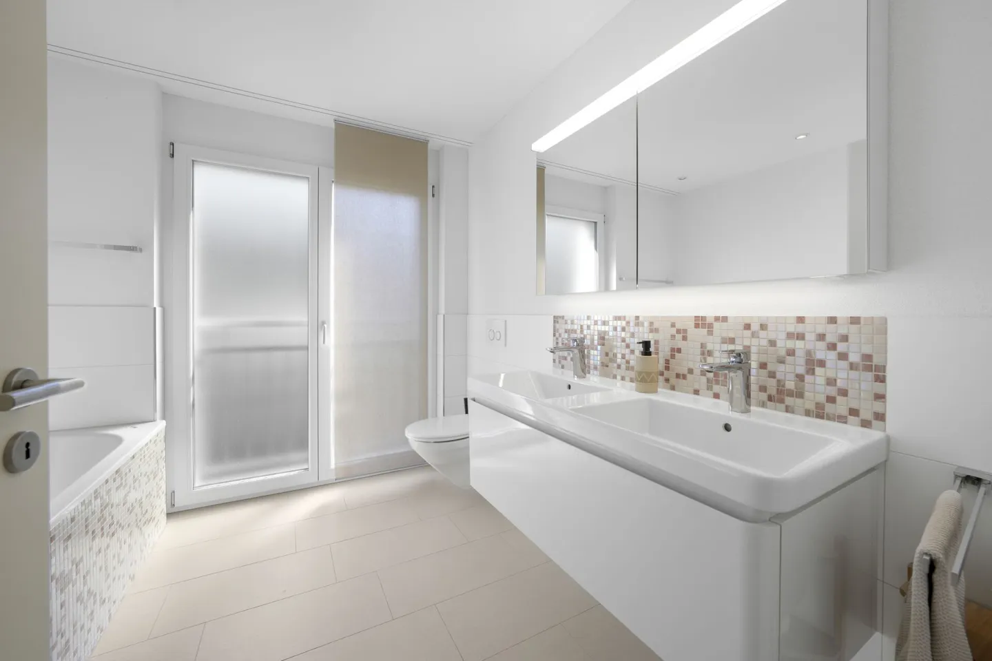Vivre généreusement avec vue sur le Säntis - appartement moderne de 4,5 pièces à Herisau - Photo 14 sur 26