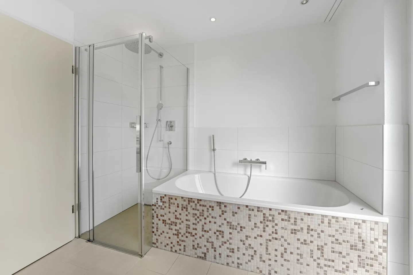Vivre généreusement avec vue sur le Säntis - appartement moderne de 4,5 pièces à Herisau - Photo 15 sur 26