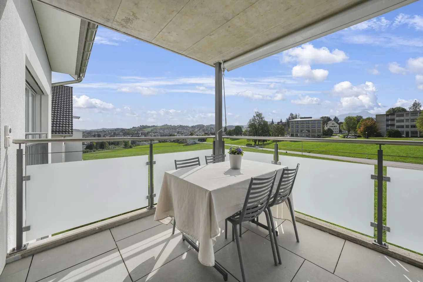 Vivre généreusement avec vue sur le Säntis - appartement moderne de 4,5 pièces à Herisau - Photo 16 sur 26