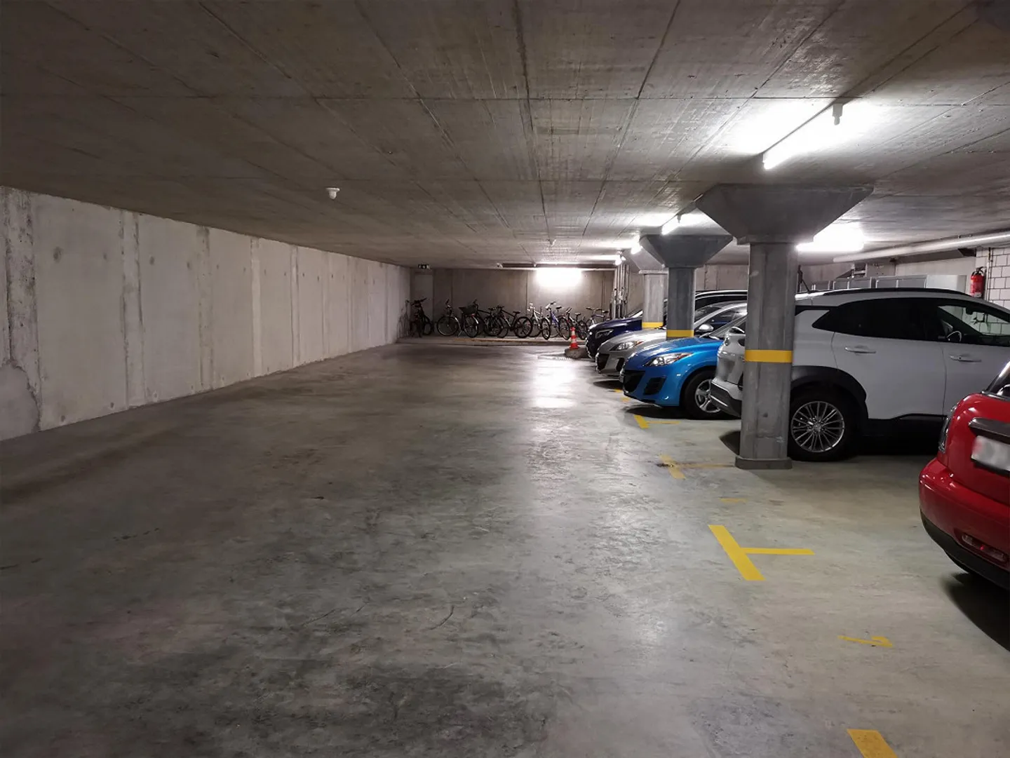 Place de parking dans un garage souterrain à louer dans un emplacement central - Photo 3 sur 3
