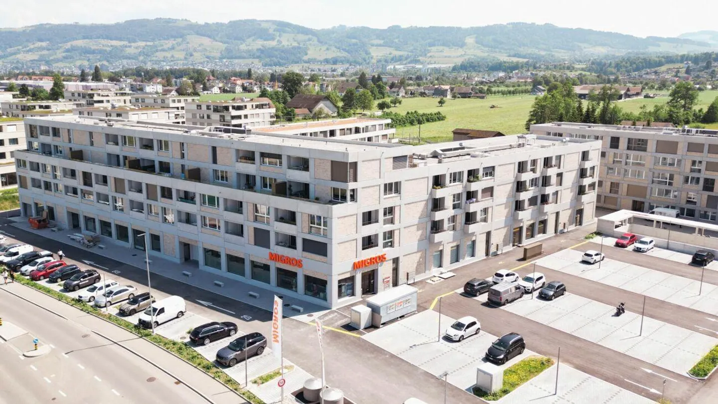 Bright Apartment by the Lake - Photo 1 of 7