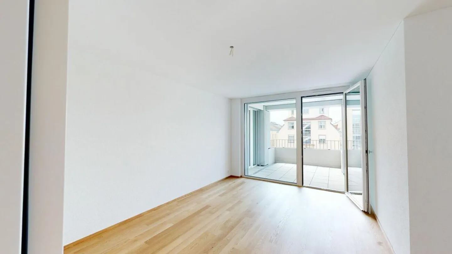 Bright Apartment by the Lake - Photo 6 of 7