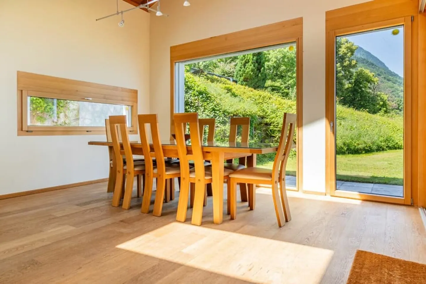 Luxuriöse Architektenvilla mit atemberaubendem 180° Blick auf den Genfersee! - Foto 7 von 13