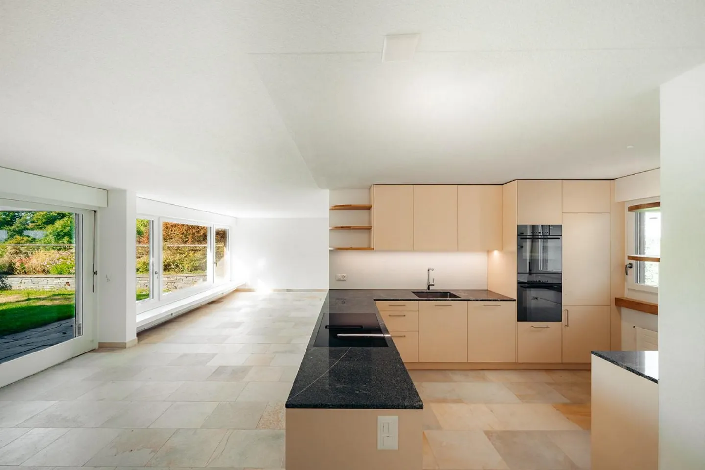 Prima locazione: Elegante casa con terrazza e vista - Foto 3 di 12
