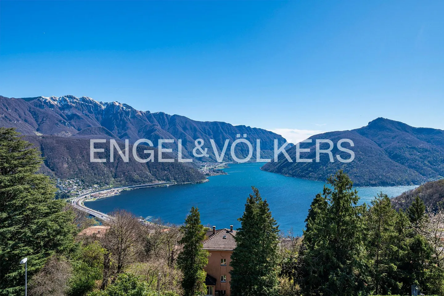 Modern apartment with enchanting lake view - Photo 1 of 4