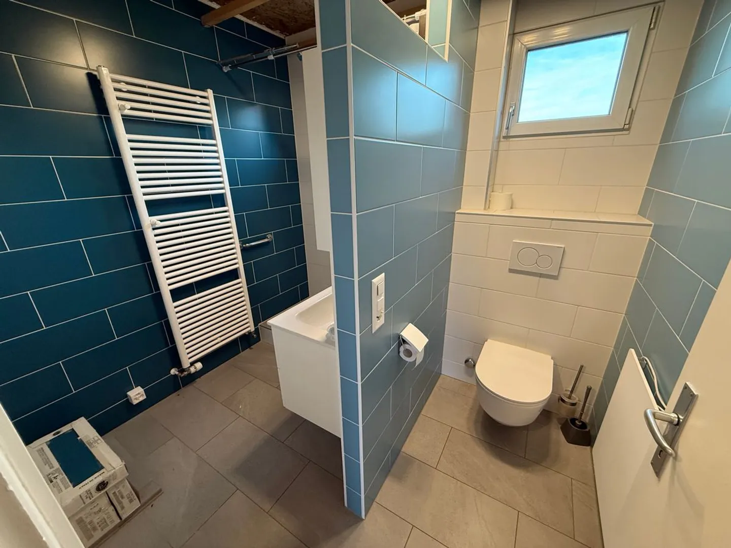 Opportunité de rénovation! Appartement de 95 m2 avec jardin proche de l'EPFL dan - Photo 8 sur 10