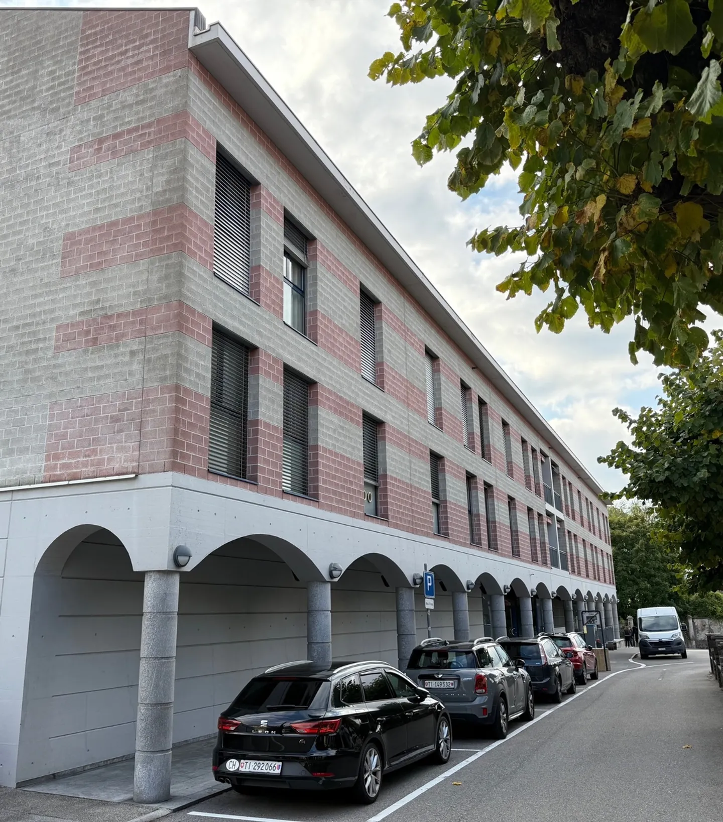 Schöne 3.5-Zimmer-Wohnung in sehr günstiger ruhiger Lage - Foto 1 von 10
