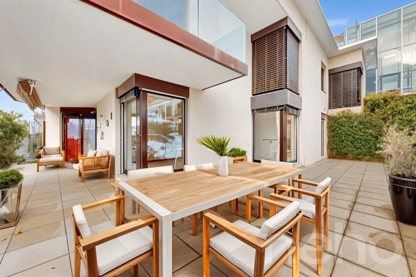 Rez-de-jardin d?exception avec piscine chauffée et vue lac?Alpes - Photo 2 sur 12