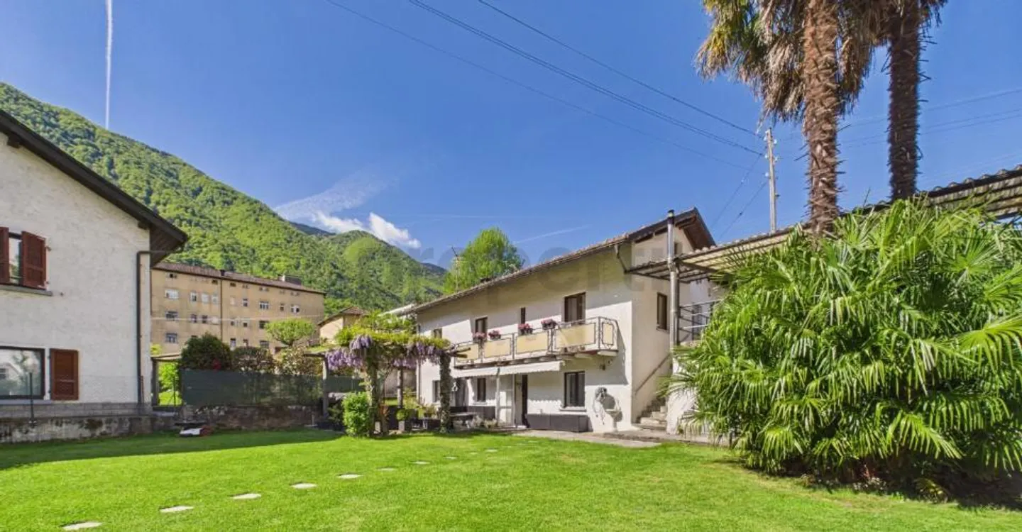 4.5-room house with pool in Roveredo GR - Photo 1 of 11