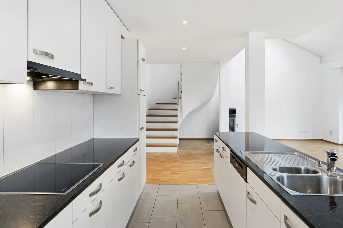 Moderne & helle 5.5-Zimmer-Maisonette-Wohnung an zentraler Lage - Foto 1 di 14