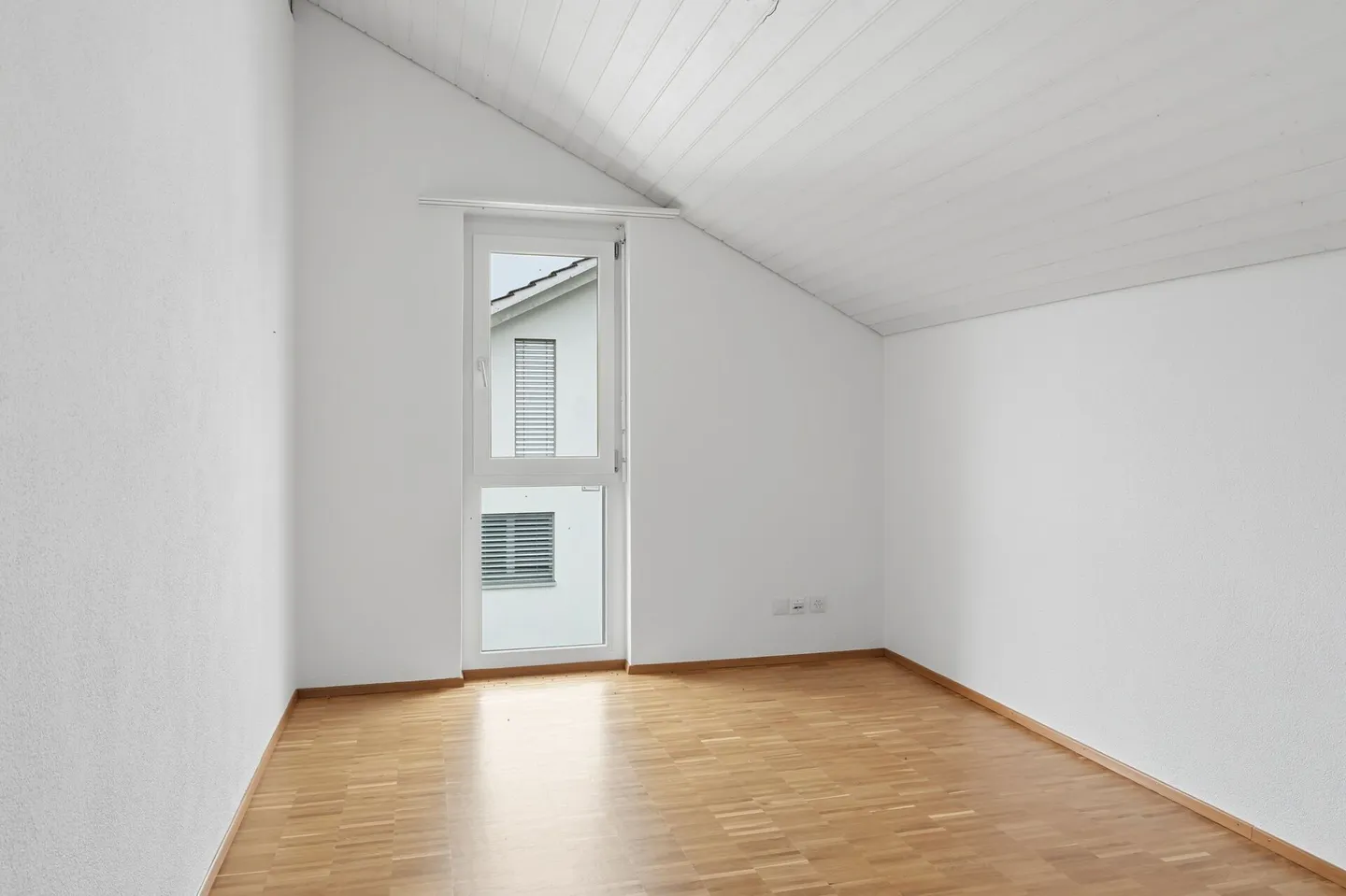 Moderne & helle 5.5-Zimmer-Maisonette-Wohnung an zentraler Lage - Foto 12 di 14