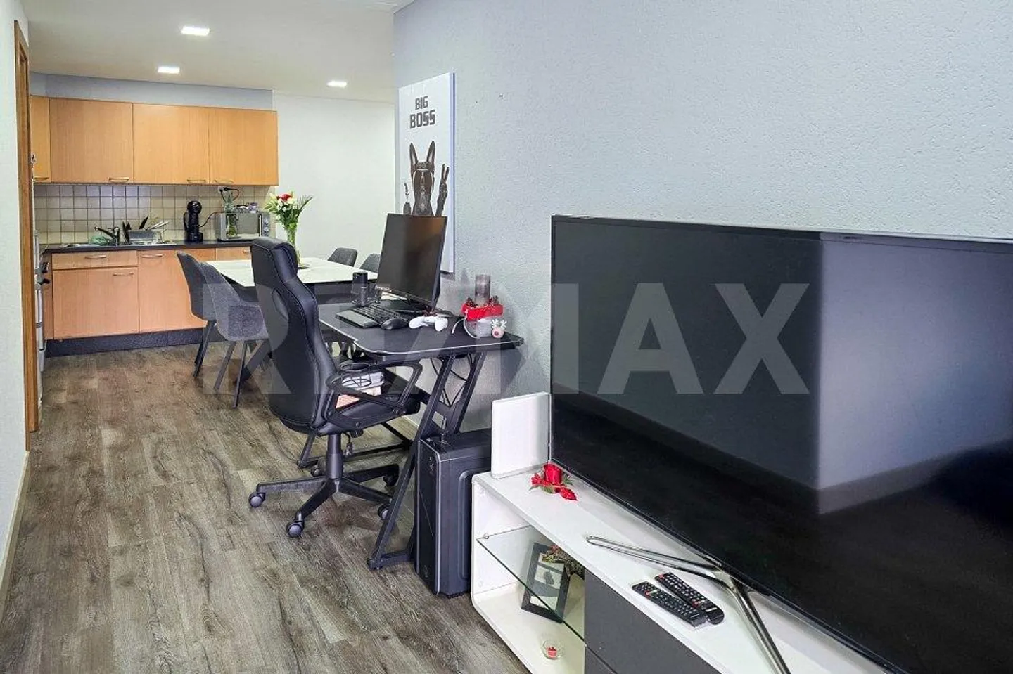 Sunny 3.5-room apartment with balcony, mountain view and underground parking space - Photo 6 of 13