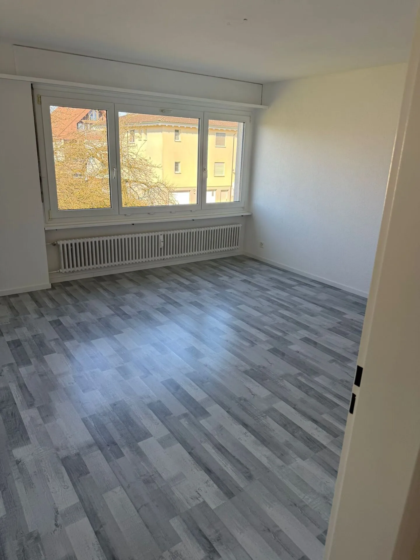 4.5 Zimmer - Wohnung im 1. OG - Foto 3 di 8