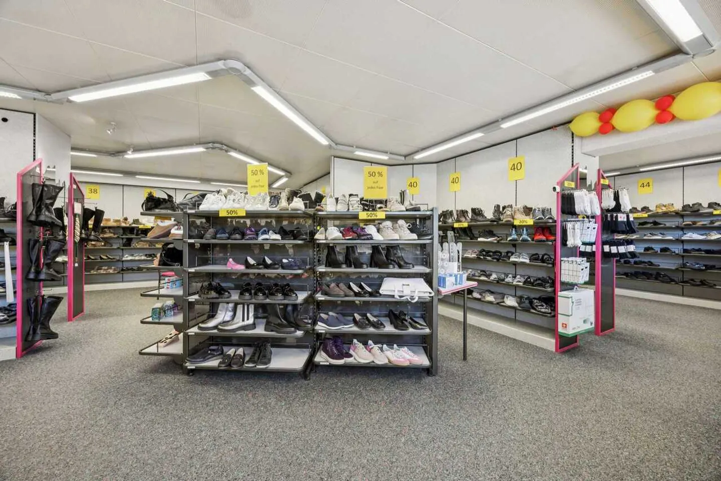 Immeuble résidentiel et commercial avec potentiel - Photo 2 sur 13